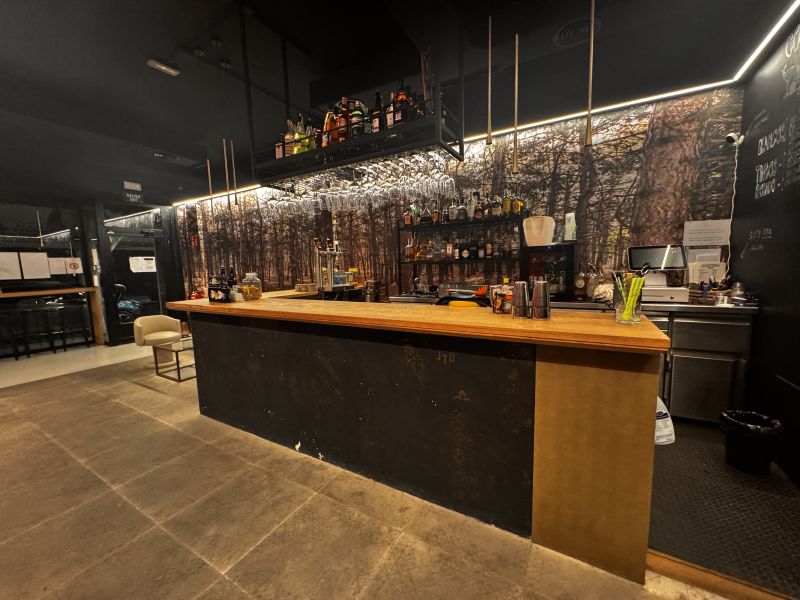 -TRANSFER LEASE- Premises with Cafe concierto licence