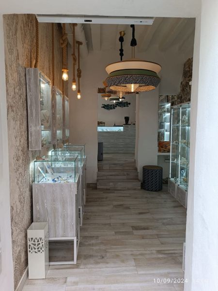 -EN TRASPASO- Tienda de bijoux/joyerias en carrer D´Enmig