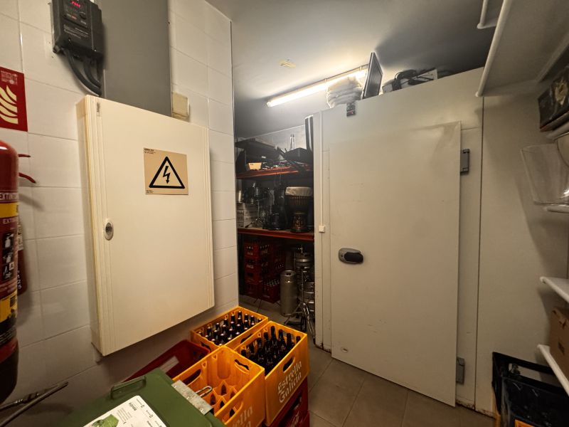 -TRANSFER LEASE- Premises with Cafe concierto licence