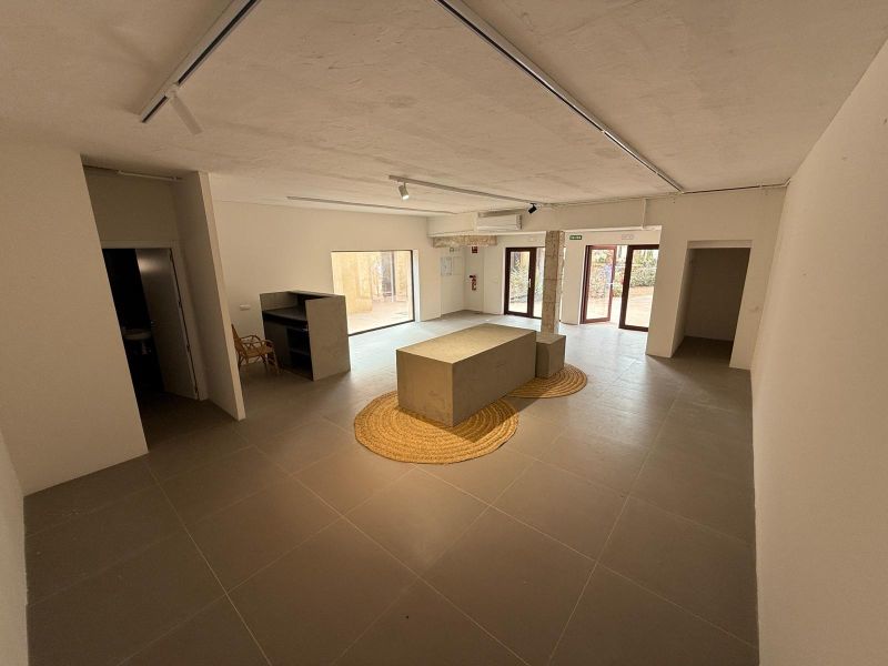-EN ALQUILER- Local comercial en Marina Village, M. Botafoch