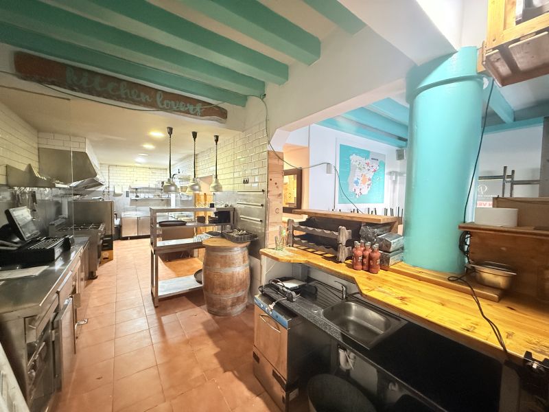 Restaurante en Bisbe Carrasco + vivienda