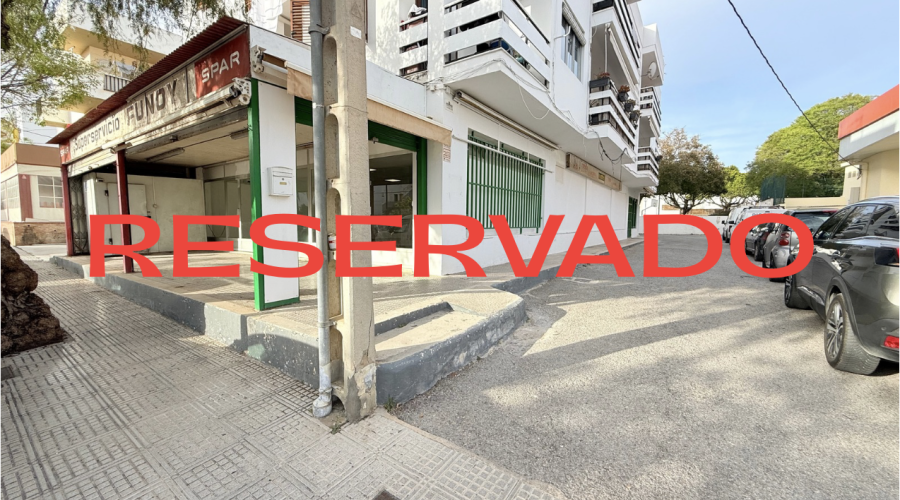 Local comercial en calle Atzaró (Casas Baratas)