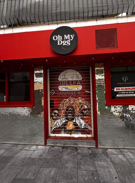 Restaurant in calle General Prim (West end)