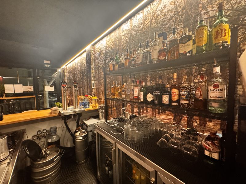 -TRANSFER LEASE- Premises with Cafe concierto licence