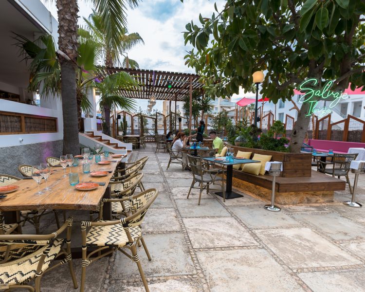 Restaurante en carrer de Granada (Cala Pinet)