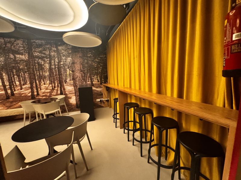 -TRANSFER LEASE- Premises with Cafe concierto licence