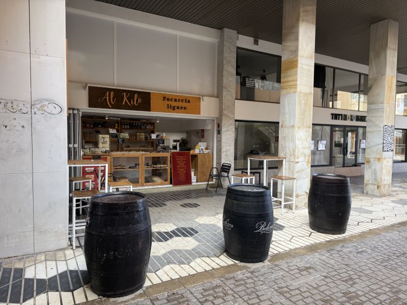 Pizzeria en carrer de Felip II