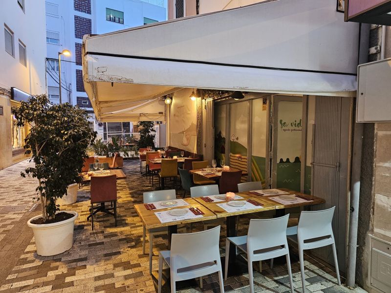 -EN TRASPASO- Restaurante en Bisbe Carrasco