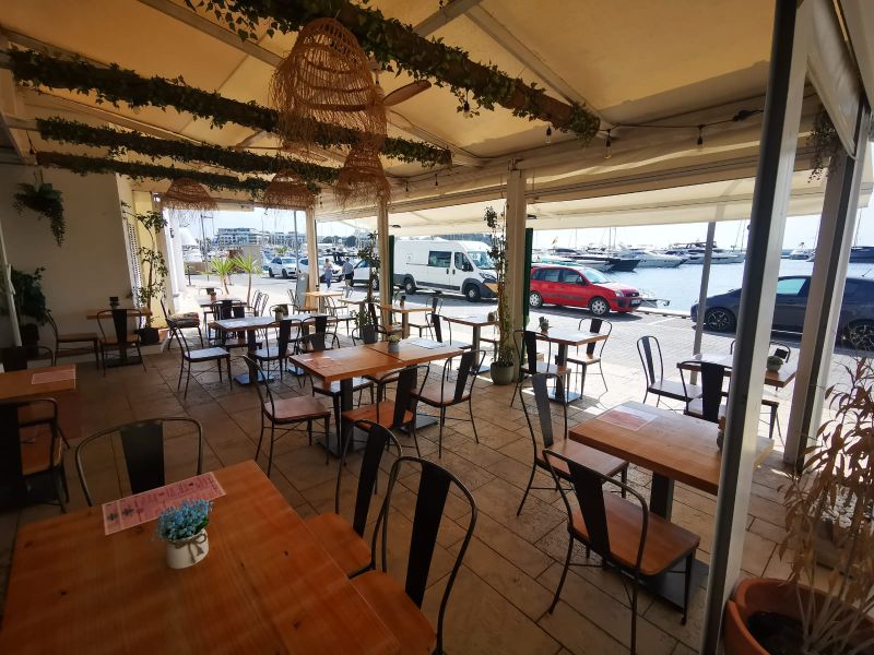 Restaurante en la Marina de Santa Eularia