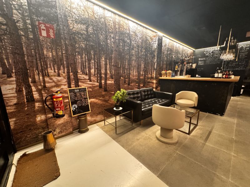 -TRANSFER LEASE- Premises with Cafe concierto licence