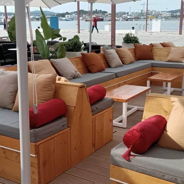 -EN TRASPASO- Bar de copas de Av. Andanes (primera linea puerto)