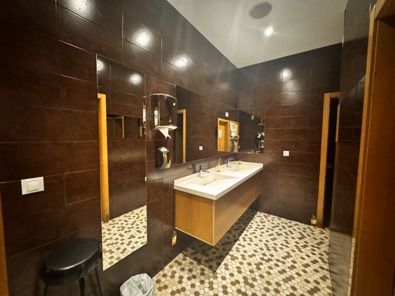 -TRANSFER LEASE- Premises with Cafe concierto licence