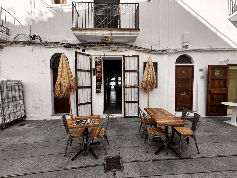 Local con salida de humos, Av. Andanes (primera linea puerto)