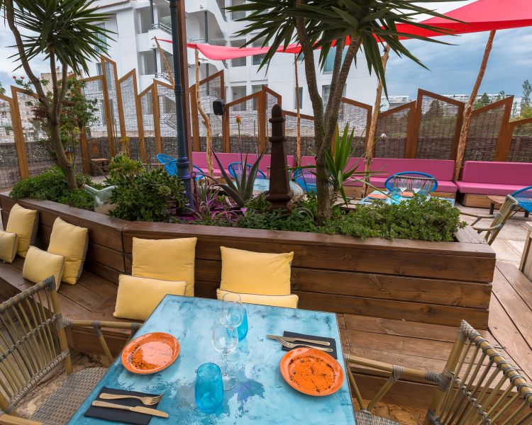 Restaurante en carrer de Granada (Cala Pinet)