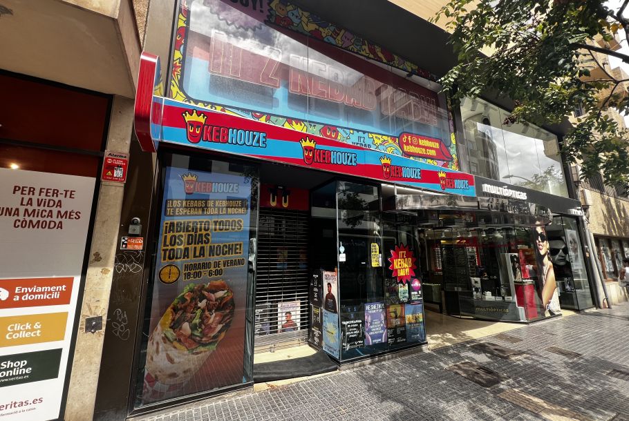 Restaurante en avenida d’Espanya.