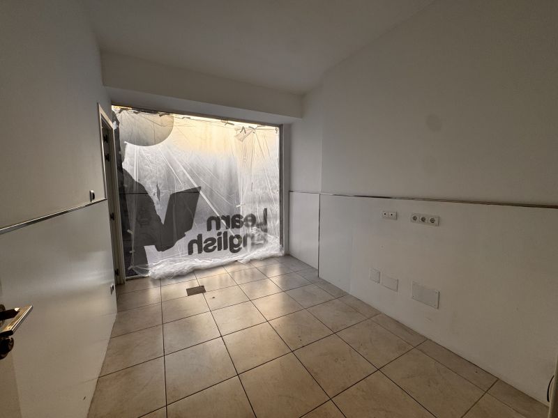 -ON RENT- PREMISES IN IGNACIO WALLIS