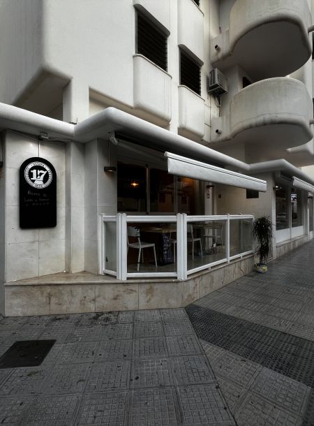 Restaurant pizzeria in calle Aragon, Ibiza town