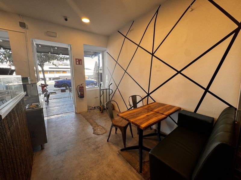 Local con salida de humos, Av. Andanes (primera linea puerto)