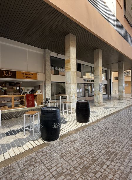 Pizzeria in calle Felip II (Port Area)