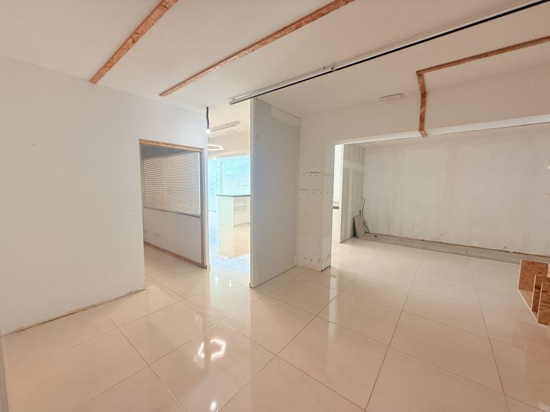 Local comercial con cuarto frio