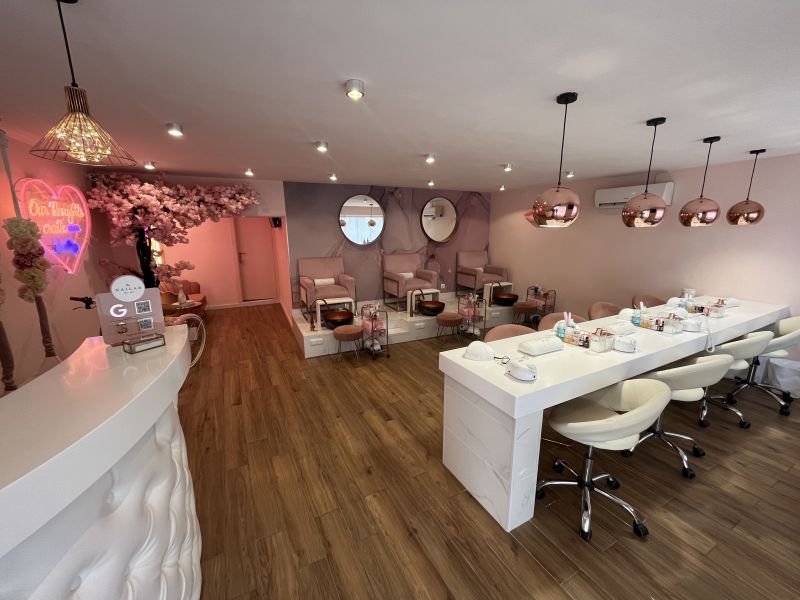 Salón de uñas en calle Progresso