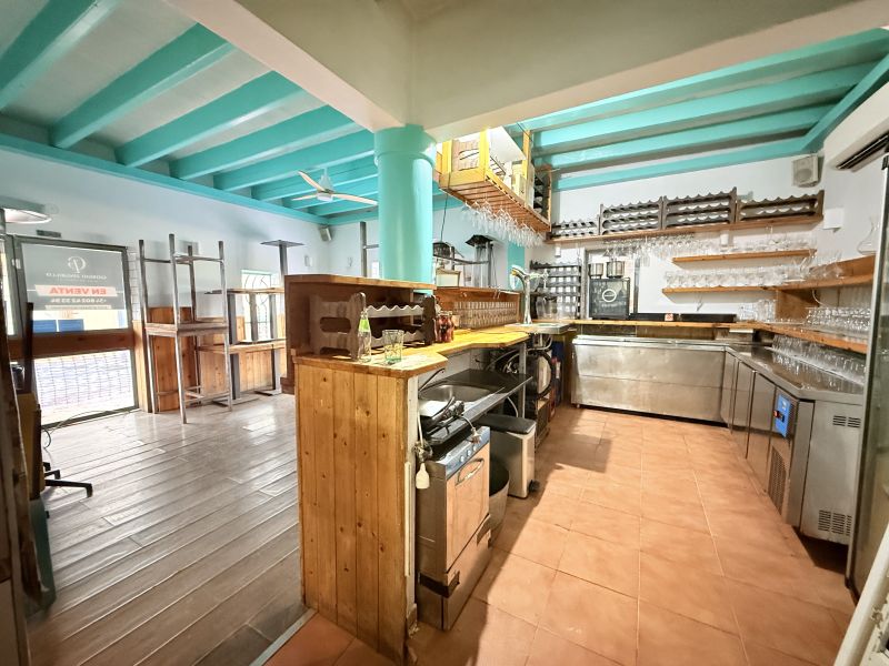 Restaurante en Bisbe Carrasco + vivienda