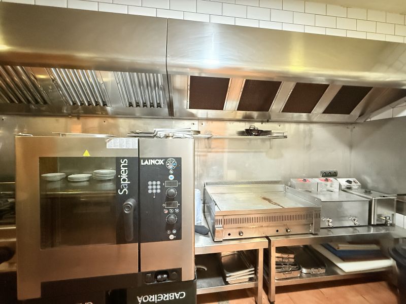 Restaurante en Bisbe Carrasco + vivienda