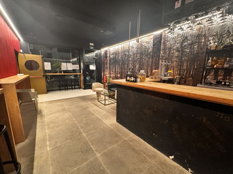 -TRANSFER LEASE- Premises with Cafe concierto licence