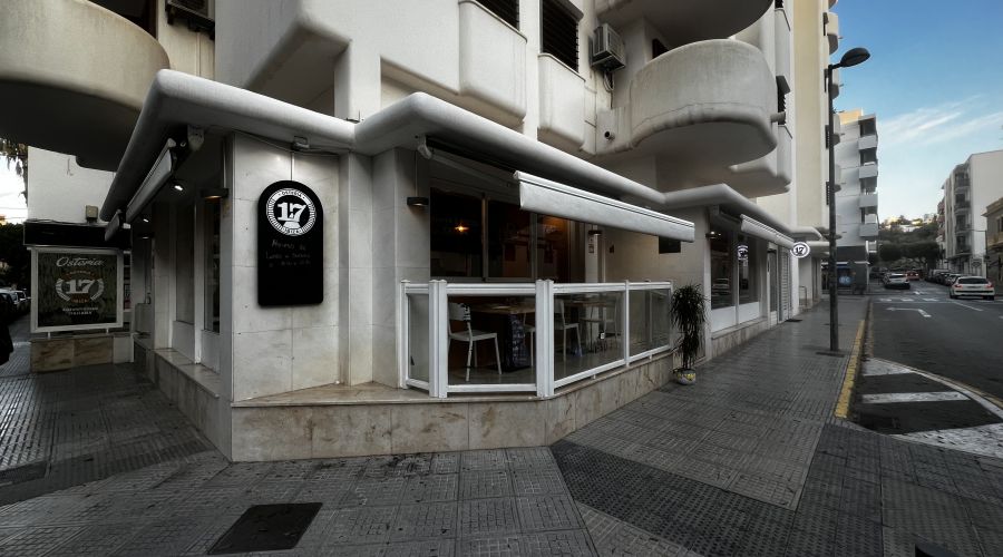 Restaurant pizzeria in calle Aragon, Ibiza town